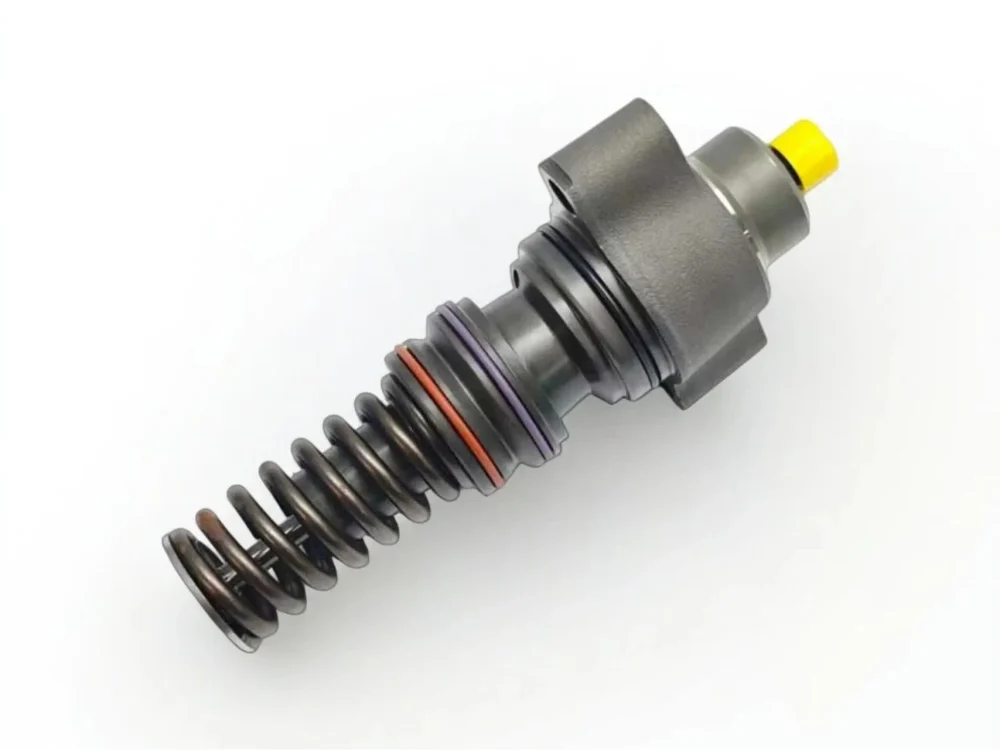 DAF-Truck-1625753-Unit-Pump-1DA00000-64-Angle-View-1 45-degree angle view of aftermarket unit pump 1DA00000-64 suitable for DAF system 1625753, 1668325, 2135456, highlighting the top metal housing and spring assembly.