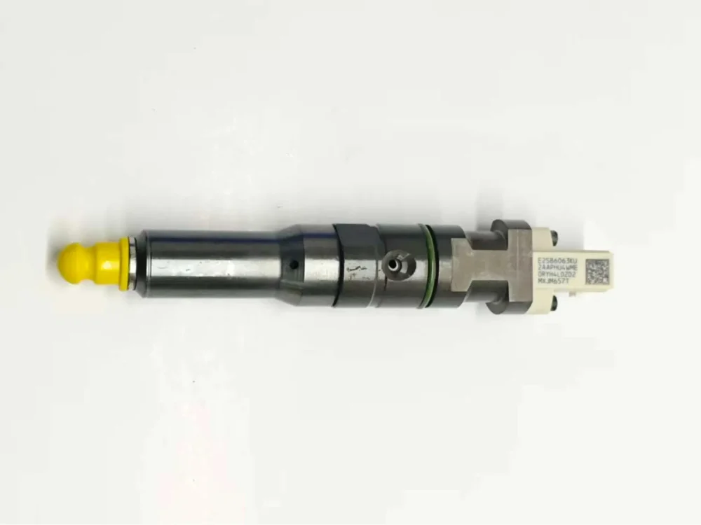 DAF-Truck-1974030-Diesel-Injector-1FD03001-64-Horizontal-View Horizontal view of high-performance diesel smart injector 1FD03001-64 suitable for DAF 1974030 systems, showing body structure, green ring seal, and yellow protective tip cover.