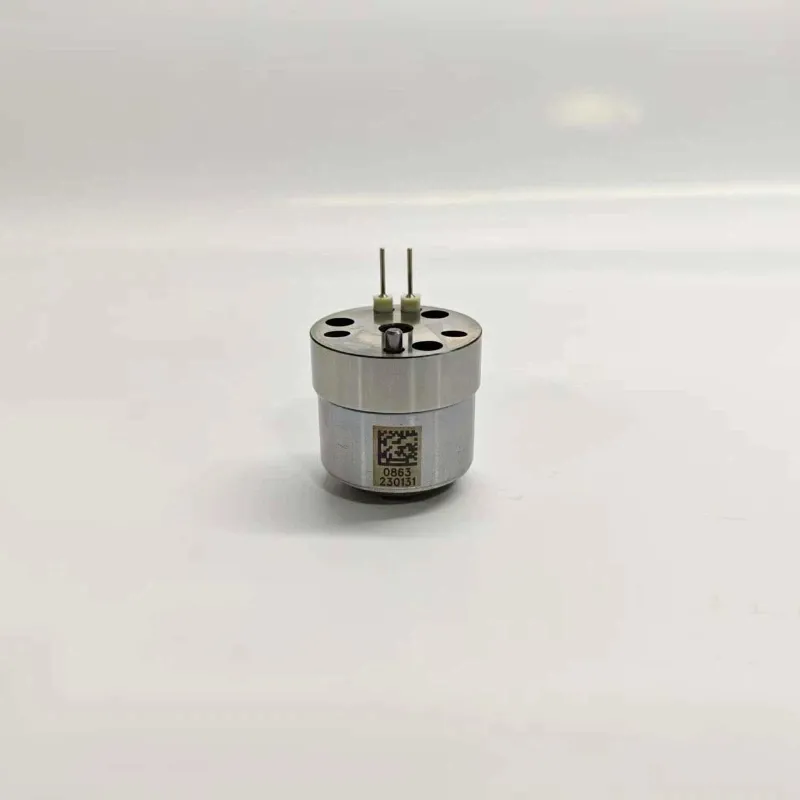 Volvo-Truck-Hyundai-HRE331-Diesel-Valve-7206-0433-Laser-Code-View Product profile view of aftermarket E1 series unit injector control valve 7206-0433, displaying the laser-etched matrix data tracking code on the polished outer casing surface.