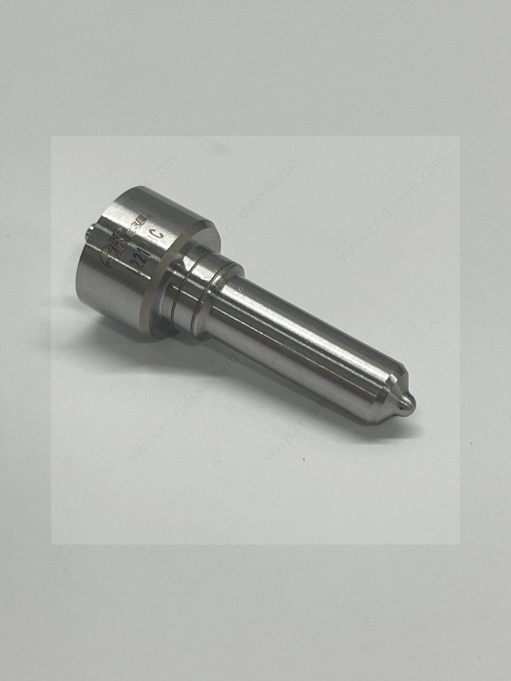 dlw-nozzle-nz7001-l221pbc-angled-view Angled side profile of DLW NZ7001 common rail injector nozzle highlighting the high-pressure sealing ring groove.