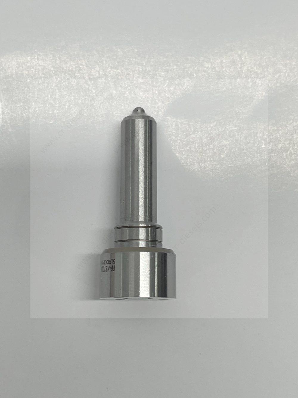 dlw-nozzle-nz7006-l322pbc-side-view Side profile of DLW NZ7006 common rail injector nozzle highlighting sealing ring grooves and the needle tip.