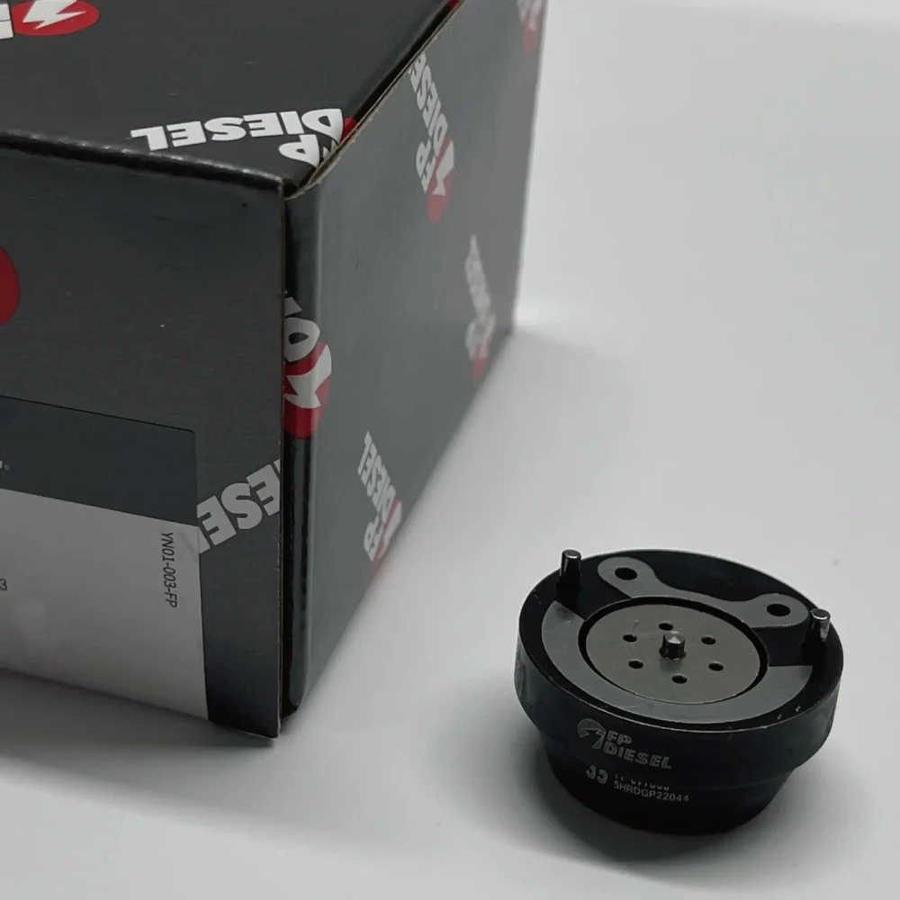 dlw-valve-cv7006-7206-1013-with-packaging-front DLW CV7006 valve next to its original black packaging box with a clear YN01-003-FP model label.